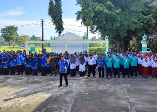 Peringati Hardiknas 2025, MTsN 6 Kulon Progo Ikuti Upacara di Kapanewon Galur