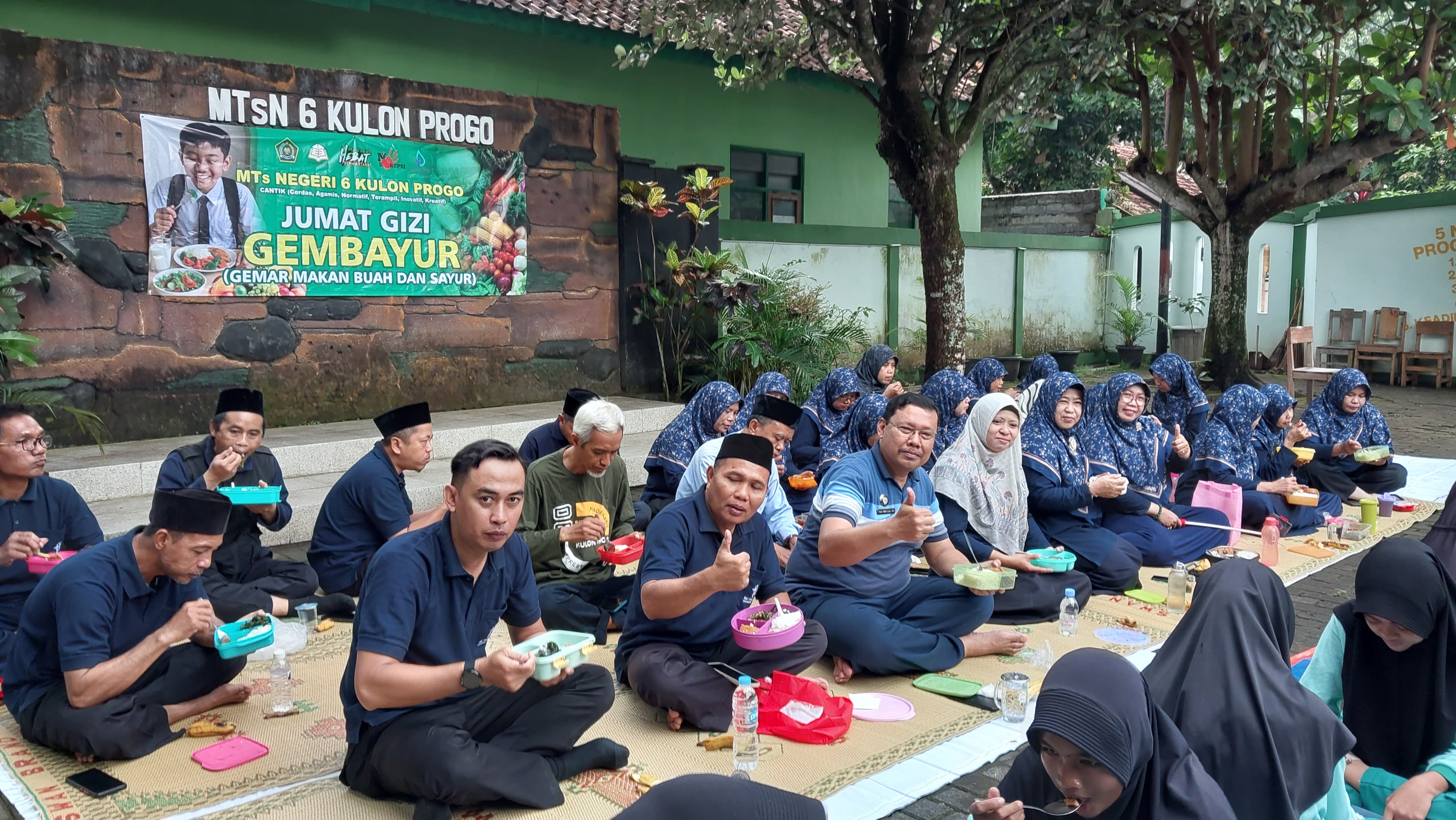 MTs Negeri 6 Kulon Progo Galakkan Jumat Gizi Lewat Gerakan Gemar Makan Buah dan Sayur