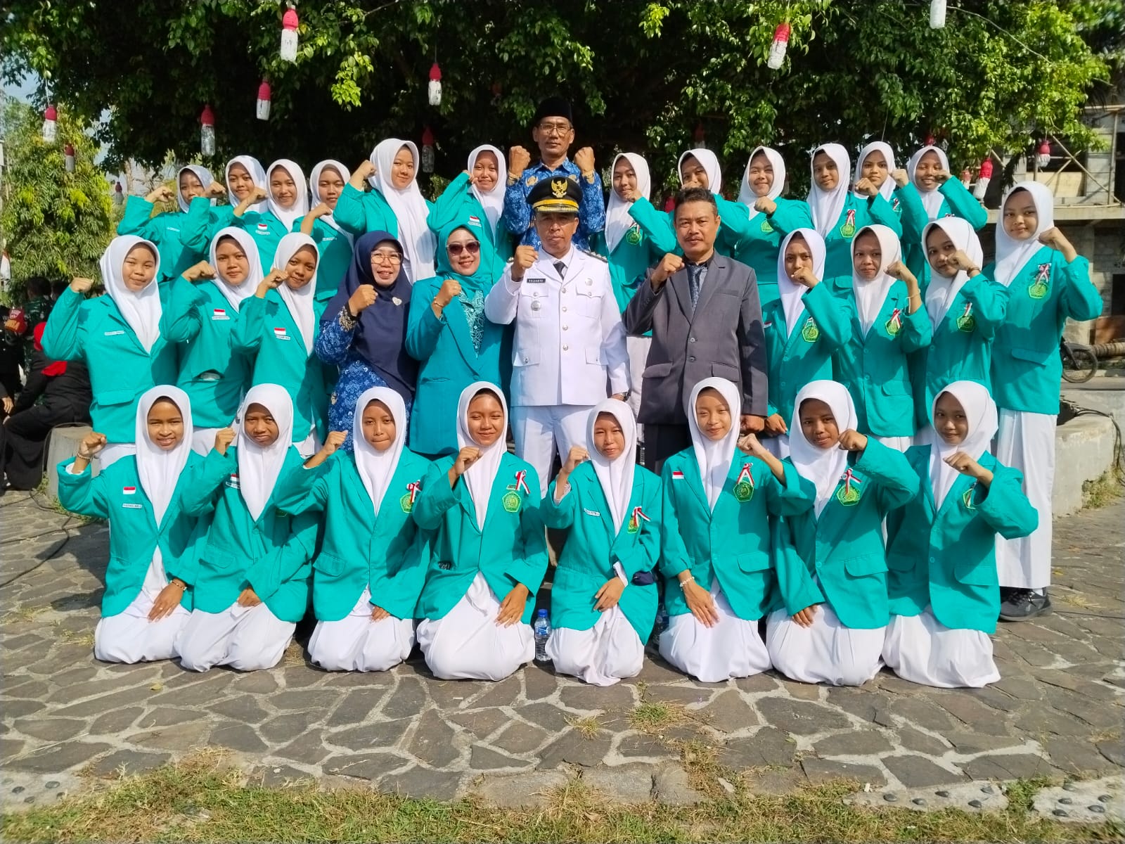 Paduan Suara MTsN 6 Kulon Progo Sukses Iringi Upacara HUT RI ke-80 Kapanewon Galur
