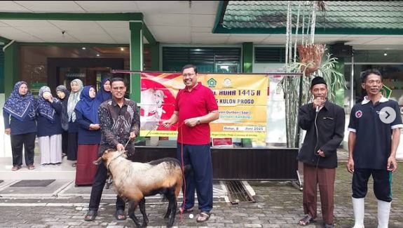 Penyembelihan Hewan Kurban: Praktik Langsung Edukasi Agama di MTs Negeri 6 Kulon Progo