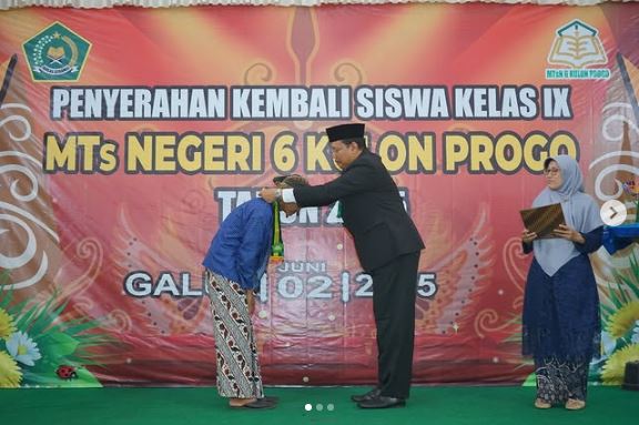 MTsN 6 Kulon Progo Serahkan Kembali Siswa Kelas IX kepada Orang Tua